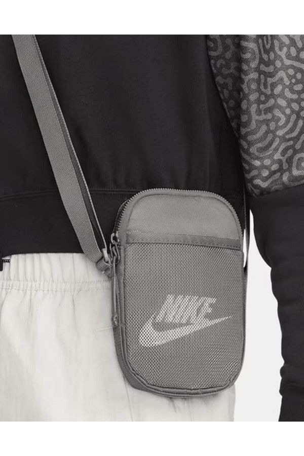 Nike heritage crossbody bag small discount