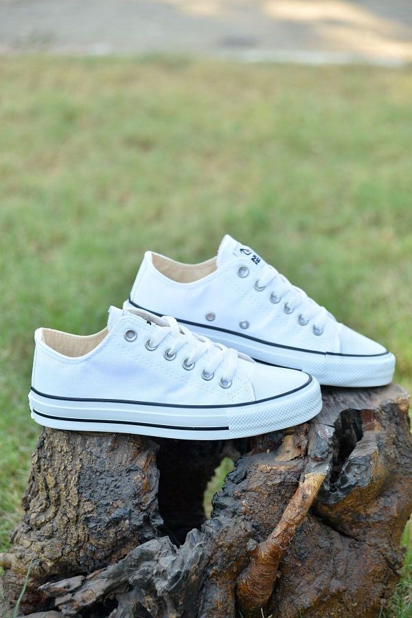 Converse lace up store