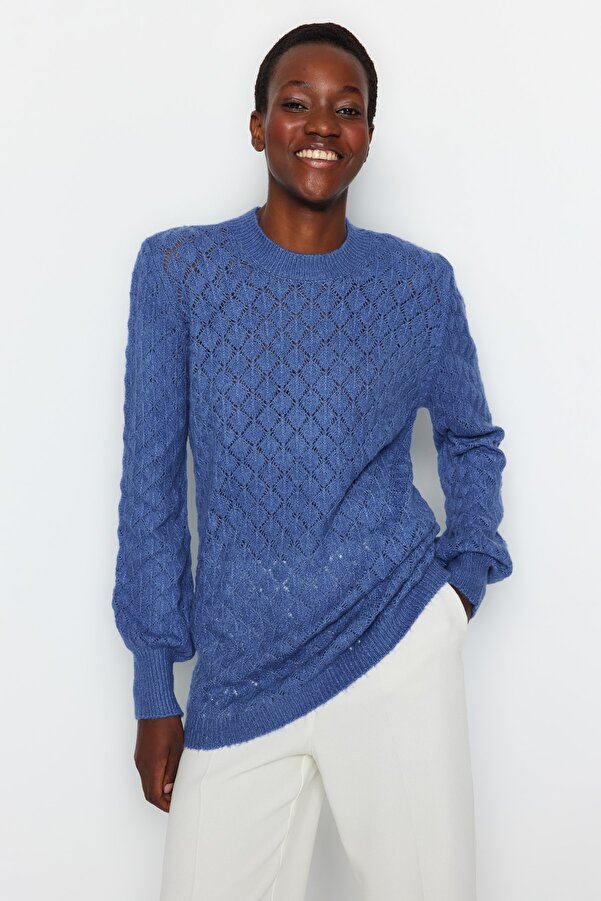 blauer strickpullover