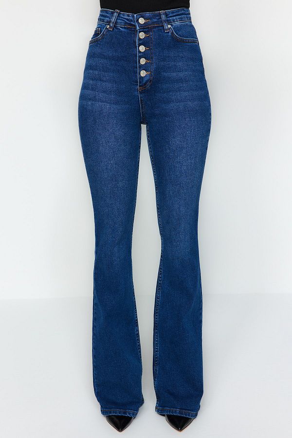 Trendyol Collection-Blaue Schlagjeans mit hoher Taille und Knopfleiste vorne TWOSS20JE0111 1