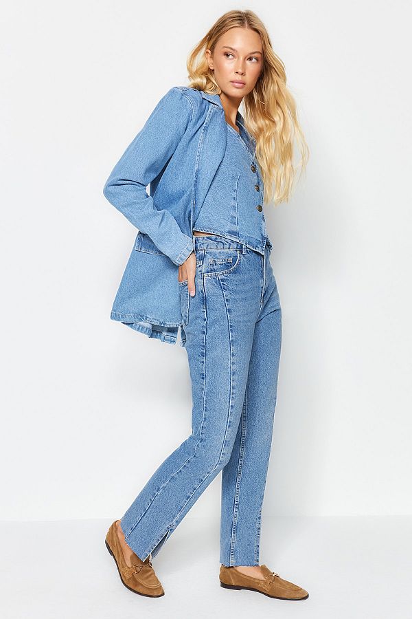 Trendyol Collection-Blaue gerade Jeans mit Schlitz und hoher Taille und Ziernähten TWOAW23JE00099 1