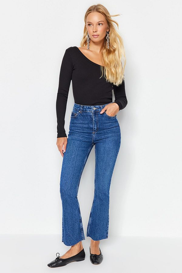 Trendyol Collection-Dunkelblaue High Waist Crop Flare Jeans TWOAW21JE0159 1