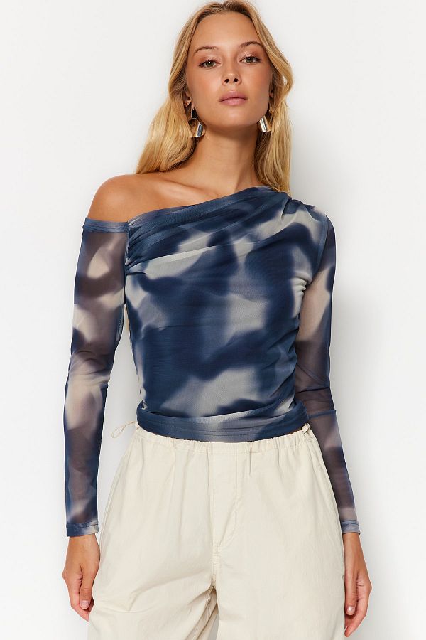 Trendyol Collection-Petrolfarbene, mit Tüll gefütterte Strickbluse mit asymmetrischem Kragen TWOAW24BZ00051 1