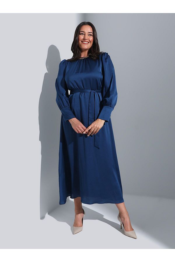 Alia in blue dress shop