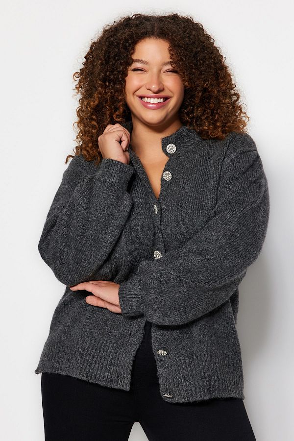 Trendyol Curve-Strickcardigan - Anthrazit mit Schmucksteinen, geknöpft, TBBAW24AV00019 1