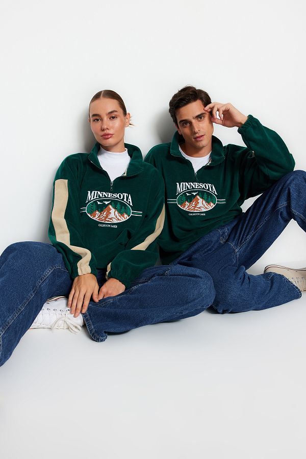 Trendyol Collection-Σμαραγδένιο πράσινο Unisex Oversize/Wide Cut Stand γιακά Φούτερ Fleece κατά της διάτρησης TMNAW24SW00034 1