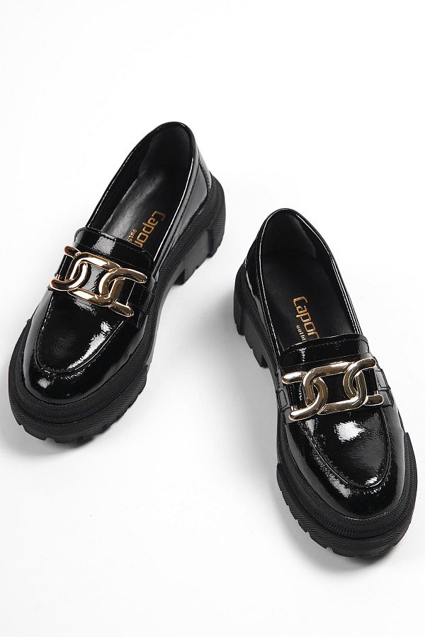 Capone Outfitters-Capone Damen-Loafer mit ovaler Zehenpartie, Metallzubehör, Trak-Sohle, faltiges Lackleder, Schwarz 1