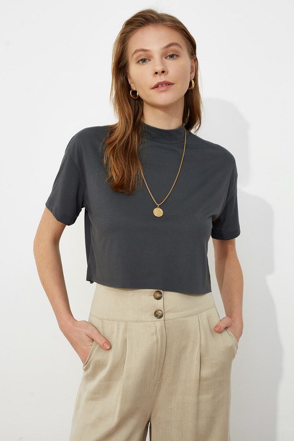 Antrasit Dik Yaka Crop Örme T-Shirt TWOSS20TS0287