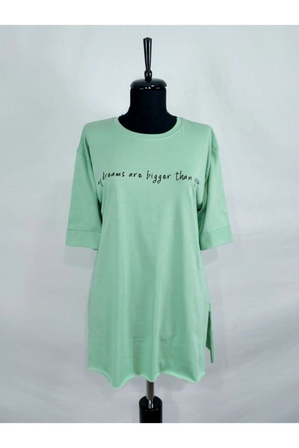 Kadın Yeşil Yazılı Yırtmaçlı Sıfır Yaka T-shirt