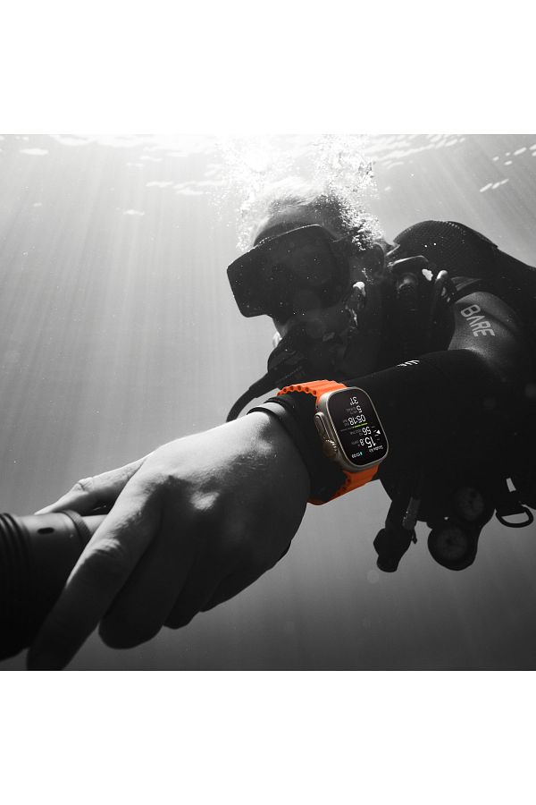 Apple Watch Ultra 2 GPS + Cellular, 49mm Titanyum Kasa ve Yeşil/Gri Trail Loop - S/M - Görsel 6