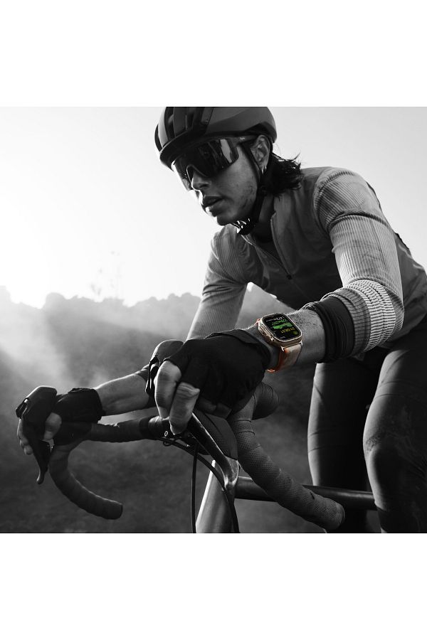 Apple Watch Ultra 2 GPS + Cellular, 49mm Titanyum Kasa ve Yeşil/Gri Trail Loop - S/M - Görsel 5