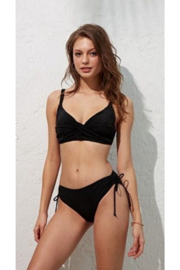 Kadın Siyah Kaplı Toparlayıcı Balenli Bikini Takımı