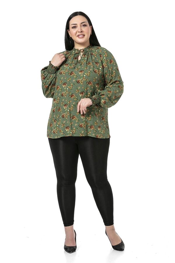 Frilled Teardrop Neck Sleeve Opening Smocked Small Floral Blouse — Green