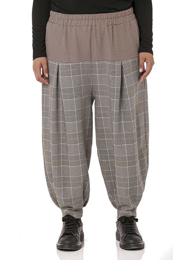 Leg & Basende Pleated Fabric Contrast-panel Harem-style Cut with Pockets Trousers — Black
