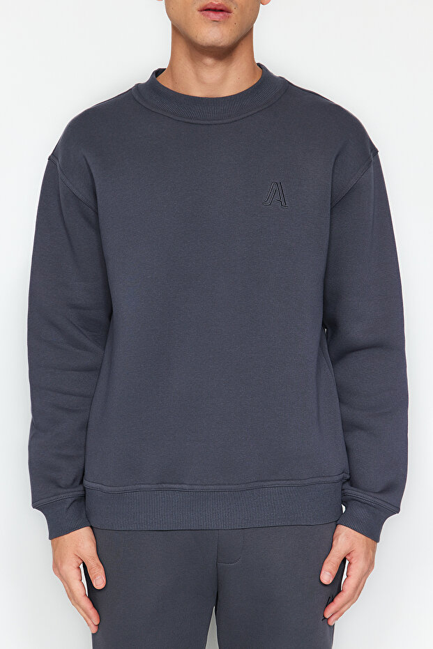 Antrasit Oversize/Geniş Kesim Yarım Balıkçı Yaka Harf Nakışlı Sweatshirt İçi Polarlı TMNAW24SW00046 - 4