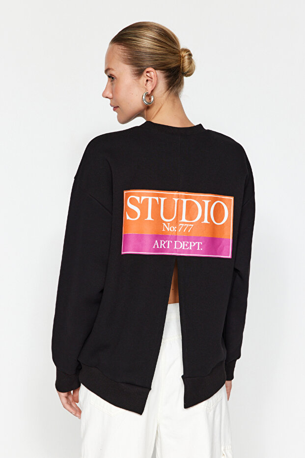 Black Back Print Detailed Thick Inside Fleece Regular Fit Slit Knitted Sweatshirt TWOAW24SW00387