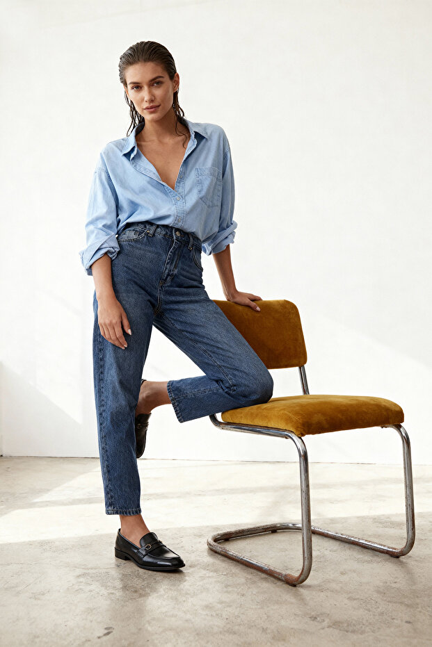 Sötétkék magas derekú Mom Jeans TWOAW24JE00076 - 2