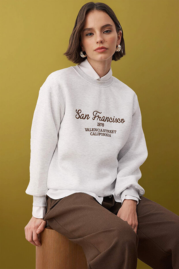 Gri Melanj Slogan Nakışlı Bisiklet Yaka Örme Sweatshirt TWOAW26SW00219 - 1
