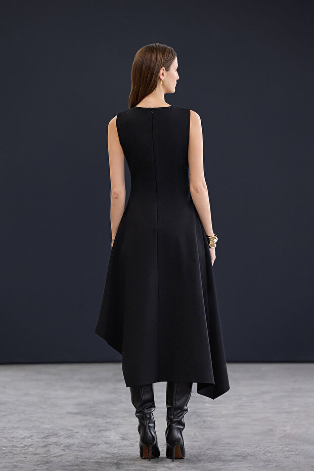 Trendyol Studio Collection Siyah Asimetrik V Yaka Detaylı Midi Esnek Örme Elbise TWOAW26EL00314 - 3