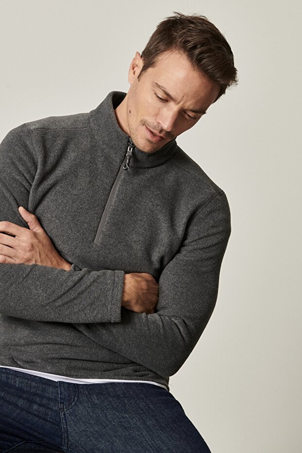 Antracytowa, antypilingowa, niemechacąca się bluza polarowa męska ze stójką, odporna na zimno, o standardowym kroju - 4