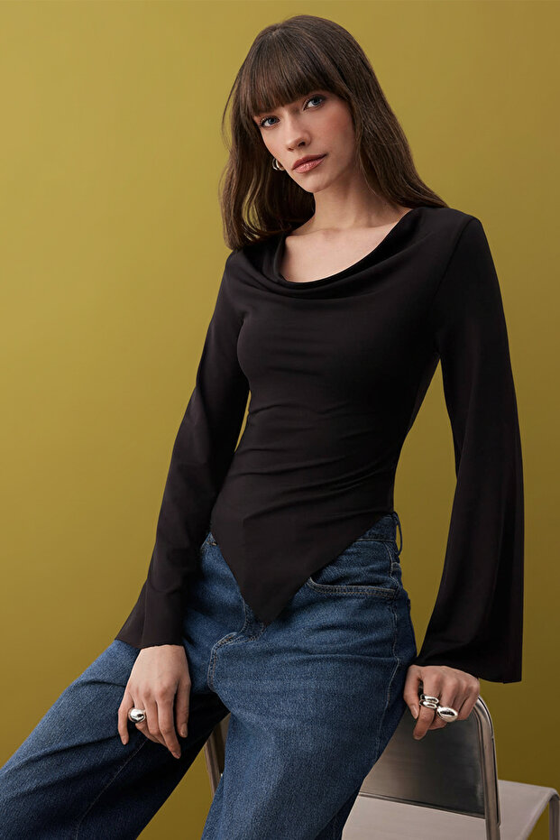 Siyah Degaje Yaka Asimetrik Fitted/Vücuda Oturan Örme Bluz TWOAW26BZ00283 - 1