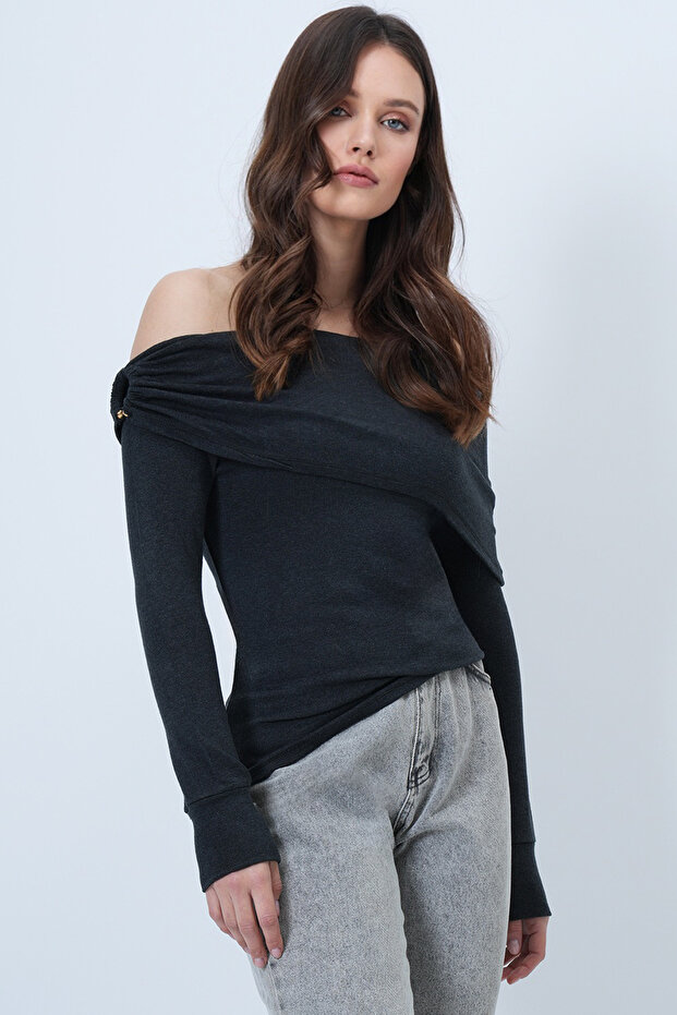 Smoked Madonna Collar Shoulder Accessory Detailed Knitted Blouse Alc-X14557