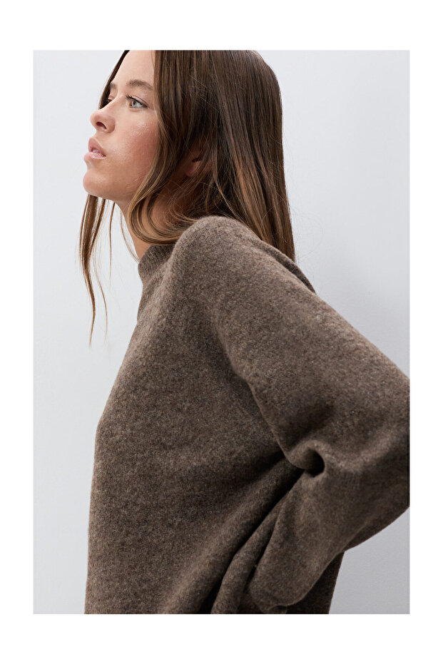 Женски пуловер с висока яка - 3