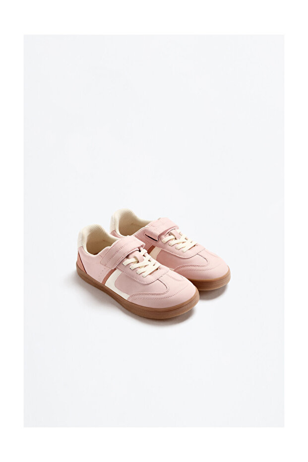 Dziecięce buty Barefoot Comfort z dopracowanymi detalami - 2