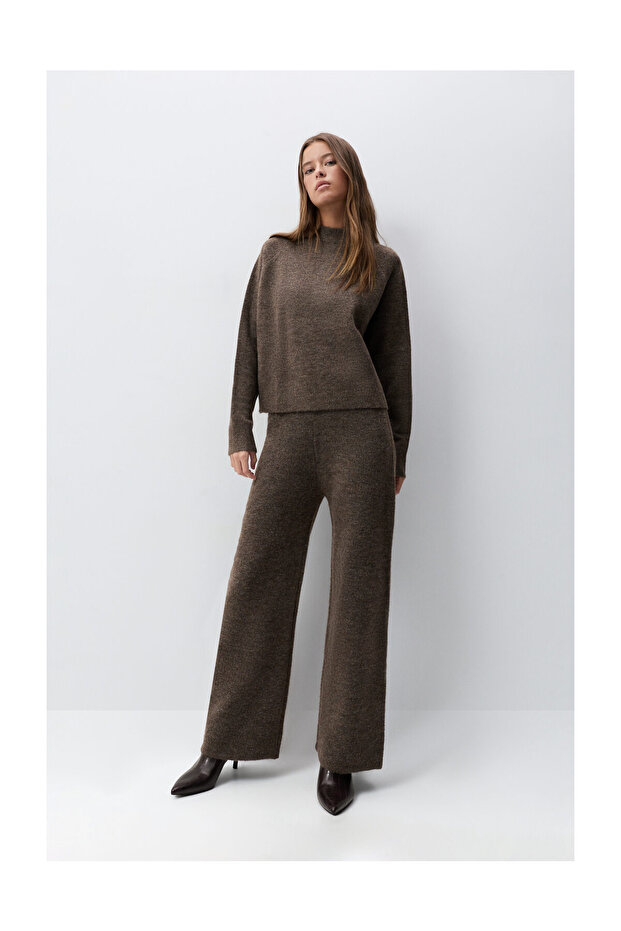 Женски пуловер с висока яка - 2