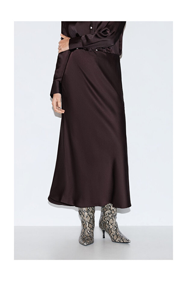 Kobieta Satynowa spódnica midi - 9