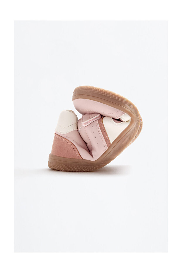 Dziecięce buty Barefoot Comfort z dopracowanymi detalami - 3