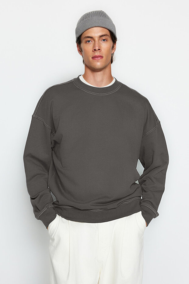 Antrasit Oversize/Geniş Kesim Kontrast Dikiş Detaylı Bisiklet Yaka Sweatshirt TMNAW24SW00011 - 1
