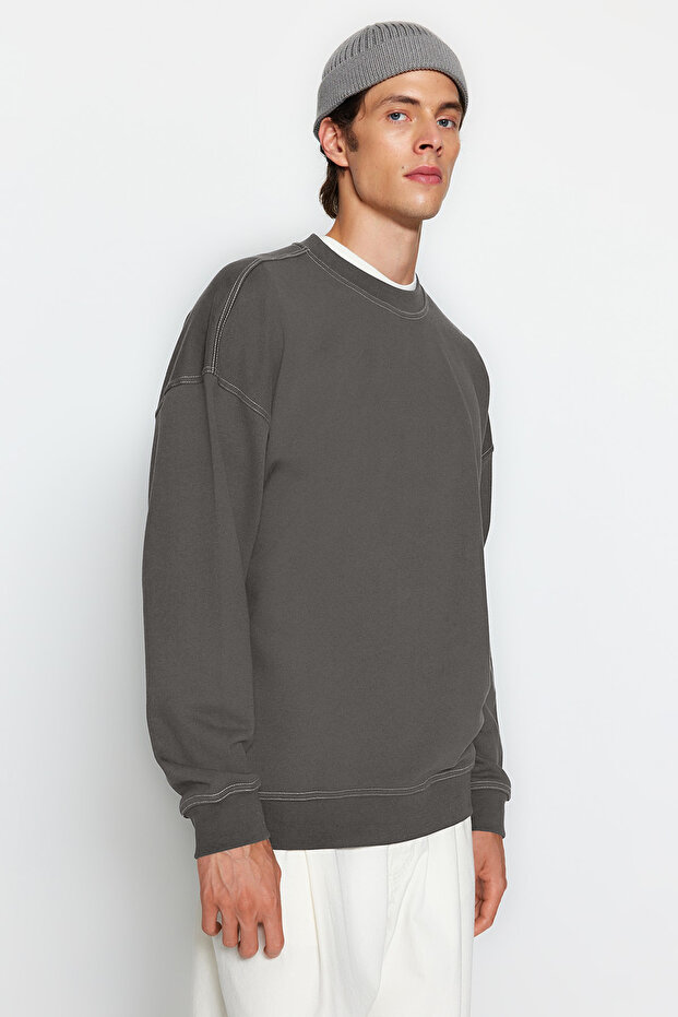 Antrasit Oversize/Geniş Kesim Kontrast Dikiş Detaylı Bisiklet Yaka Sweatshirt TMNAW24SW00011 - 3