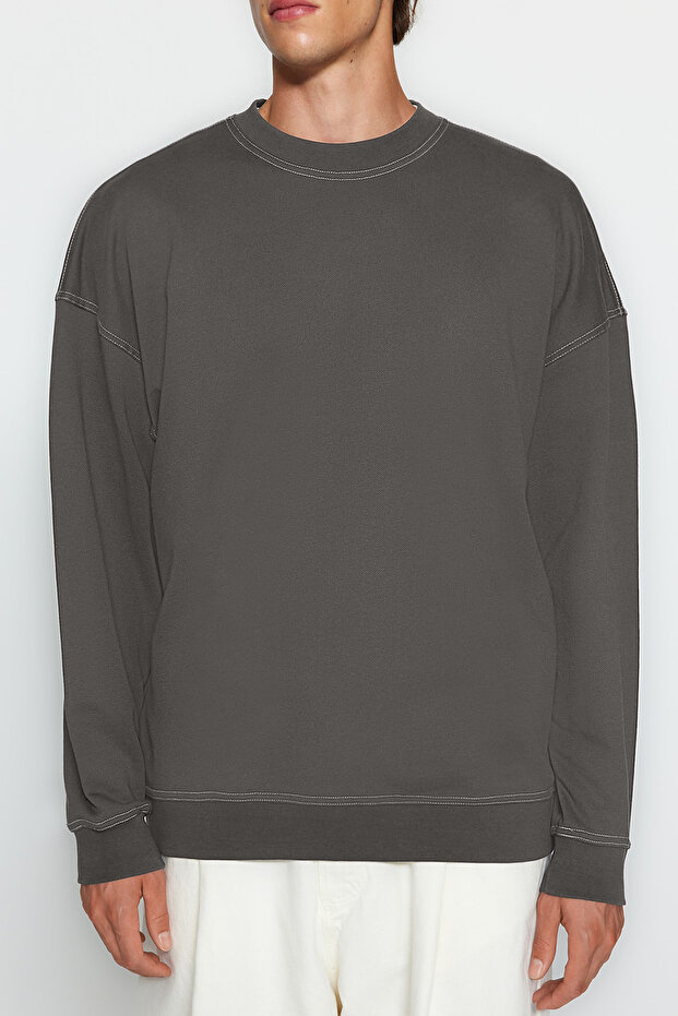 Antrasit Oversize/Geniş Kesim Kontrast Dikiş Detaylı Bisiklet Yaka Sweatshirt TMNAW24SW00011 - 4