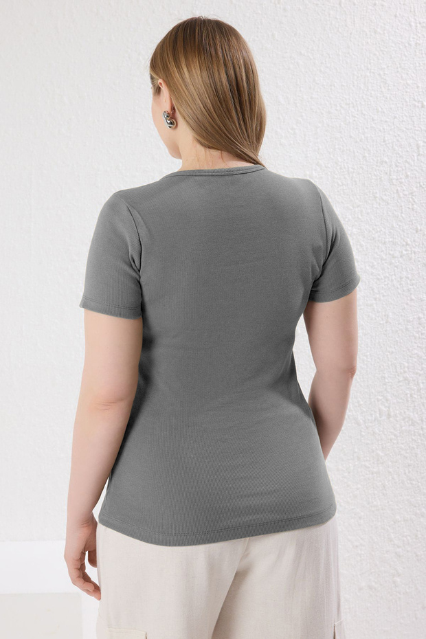 Gri Düğme Detaylı Fitted Fitilli Örme Büyük Beden Bluz TBBSS25AF00060 - 5