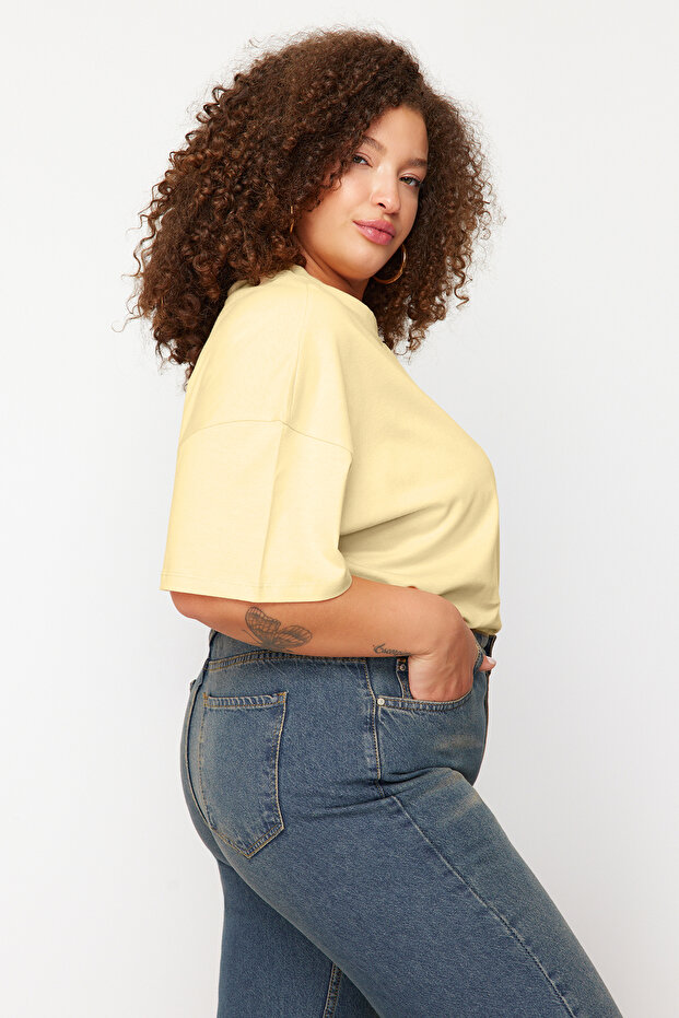 Sarı Yaka Ribanalı Geniş Kalıp Basic %100 Pamuk Örme T-shirt TBBSS23BF00017 - 2