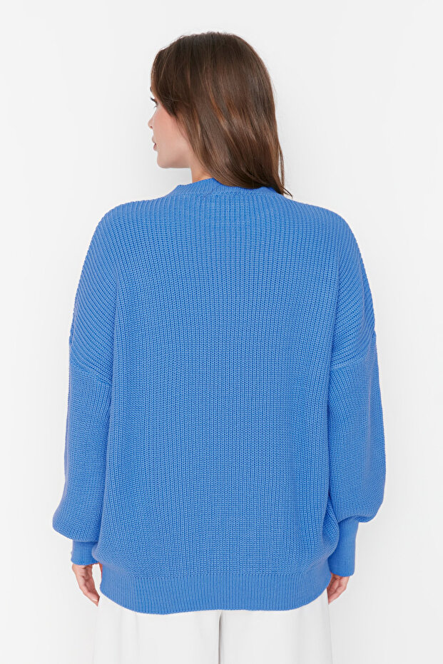 Blauer Basic-Strickpullover mit weitem Schnitt TWOAW23KZ01448 - 5