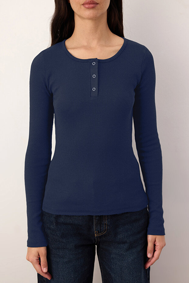 Lacivert Çıtçıtlı Fitted/Vücuda Oturan Fitilli Esnek Örme Bluz TWOAW25BZ00080 - 3