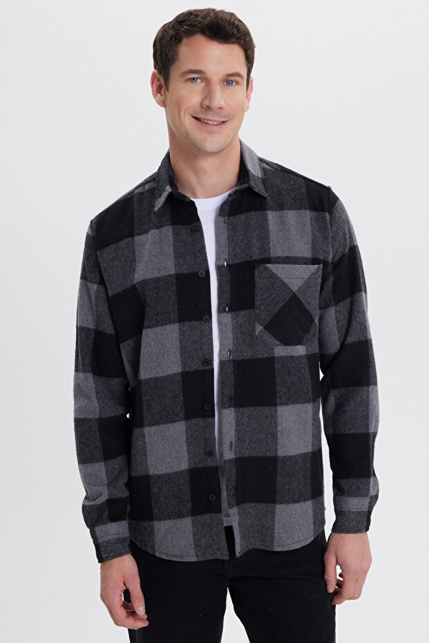 Men's regular fit classic fit plaid pocket lumberjack shirt