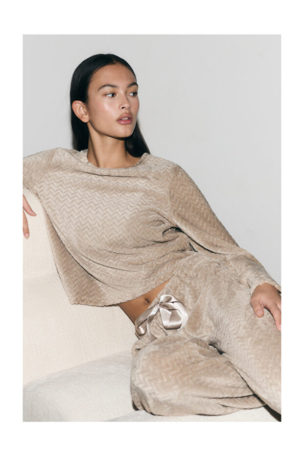 Női puha, halszálka mintás, bolyhos pizsama szett - 5