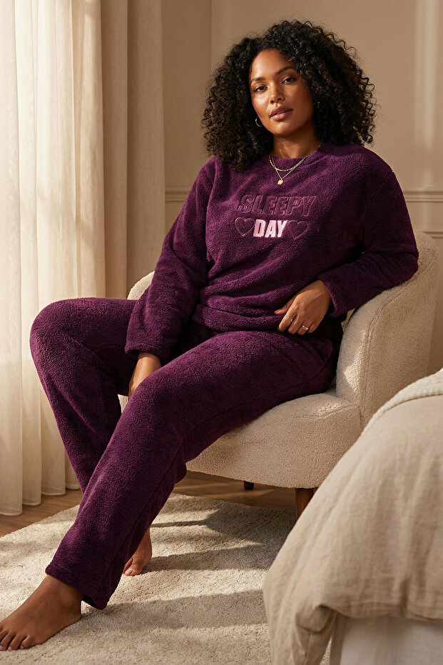 Mor Sloganlı ve Kalpli Peluş/Wellsoft Örme Pijama Takımı TBBAW25AI00051 - 2
