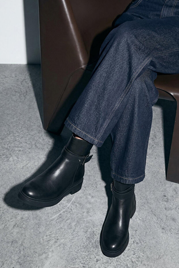 Czarne sznurowane damskie botki Chelsea z podeszwą o wysokości 4,5 cm TAKAW26BO00076 - 1