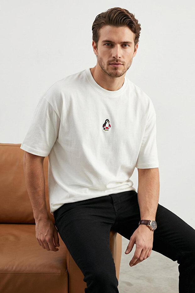 Unisex Ekru Oversize/Geniş Kesim Penguen Nakışlı %100 Pamuklu T-Shirt TMNSS23TS00243 - 4