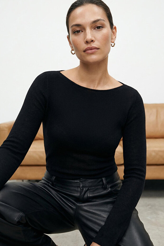 Wardrobe Essentials Siyah Yumuşak Dokulu Kayık Yaka Triko Kazak TWOAW26KZ00293 - 5