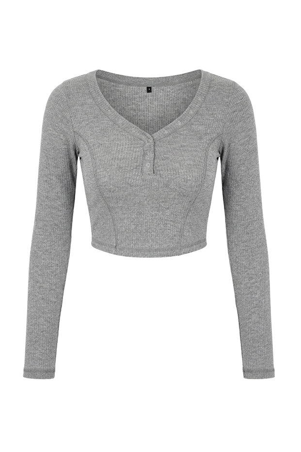 Gri Melanj Fitted/Vücuda Oturan V Yaka Çıtçıtlı Crop Yumuşak Örme Bluz TWOSS26BZ00056 - 6