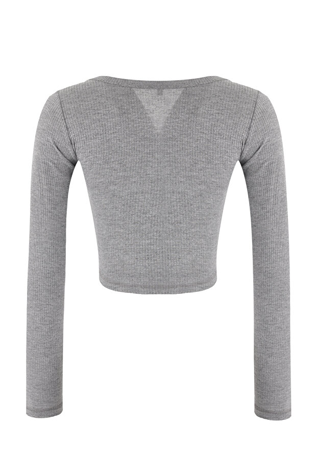 Gri Melanj Fitted/Vücuda Oturan V Yaka Çıtçıtlı Crop Yumuşak Örme Bluz TWOSS26BZ00056 - 7
