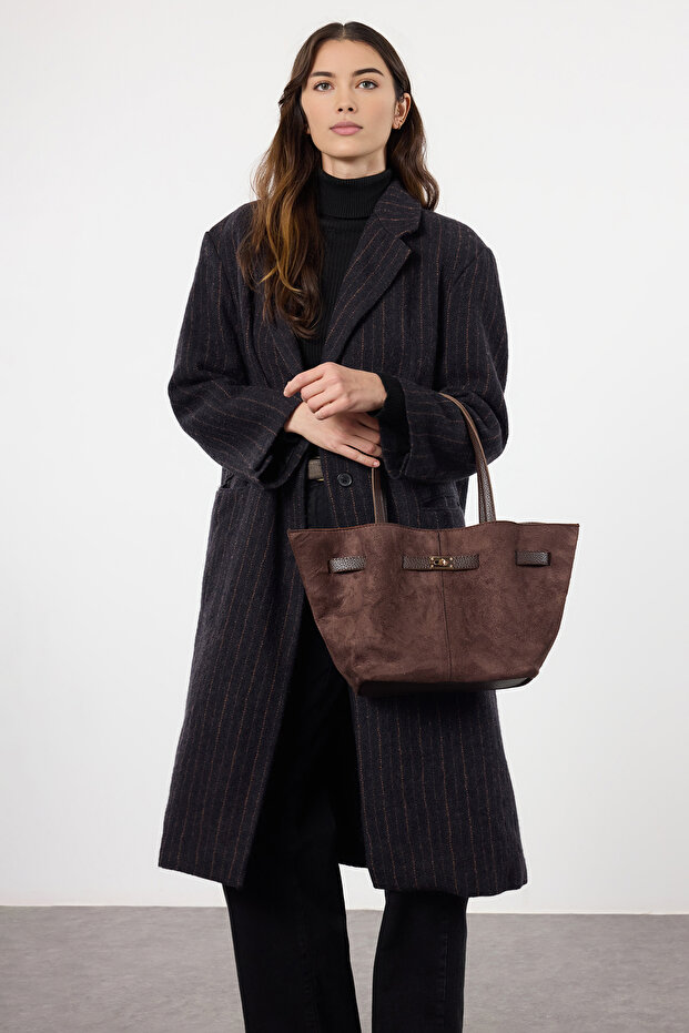 Ciemnobrązowa miękka zamszowa torebka z uchwytem i krzyżowymi paskami, damska torebka na ramię, duża TAKAW25OC00013 - 4