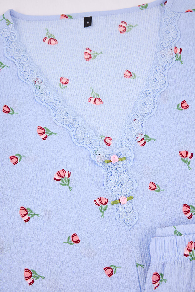 Mavi Çiçekli Dantel Detaylı Bürümcük Dokulu Örme Pijama Takımı THMSS26PT00011 - 7