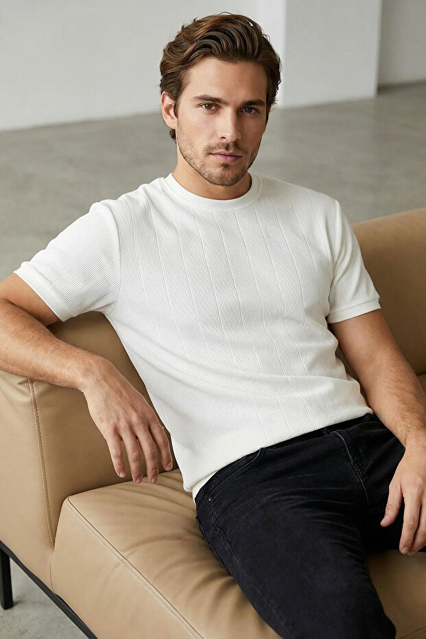 Beyaz Regular/Normal Kesim Bisiklet Yaka Pamuklu Basic T-Shirt TMNSS25TS00062 - 1