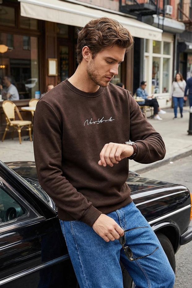 Kahverengi Regular/Normal Kesim Nakışlı İçi Polarlı/Sıcak Tutan Sweatshirt TMNAW23SW00481